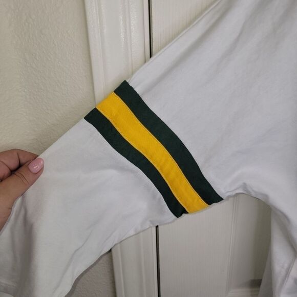 5th & Ocean Women's NWT Oregon Ducks Foil t-shirt large - Picture 3 of 7